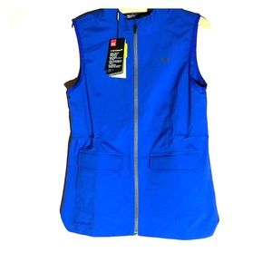 UNDER ARMOUR Women’s windbreaker vest.